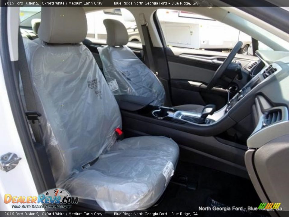 2016 Ford Fusion S Oxford White / Medium Earth Gray Photo #12