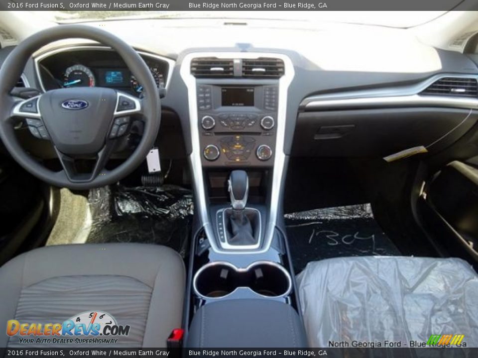 2016 Ford Fusion S Oxford White / Medium Earth Gray Photo #17