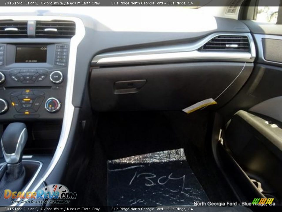 2016 Ford Fusion S Oxford White / Medium Earth Gray Photo #18