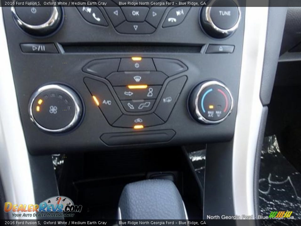 2016 Ford Fusion S Oxford White / Medium Earth Gray Photo #22