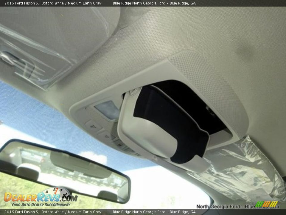 2016 Ford Fusion S Oxford White / Medium Earth Gray Photo #24