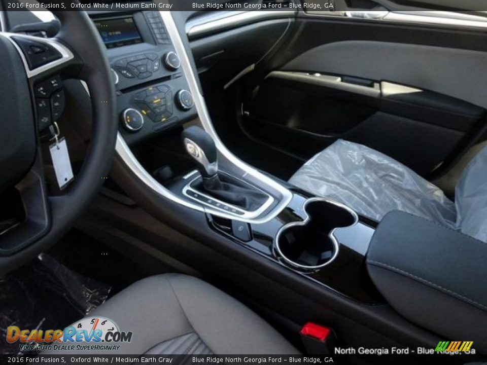 2016 Ford Fusion S Oxford White / Medium Earth Gray Photo #25