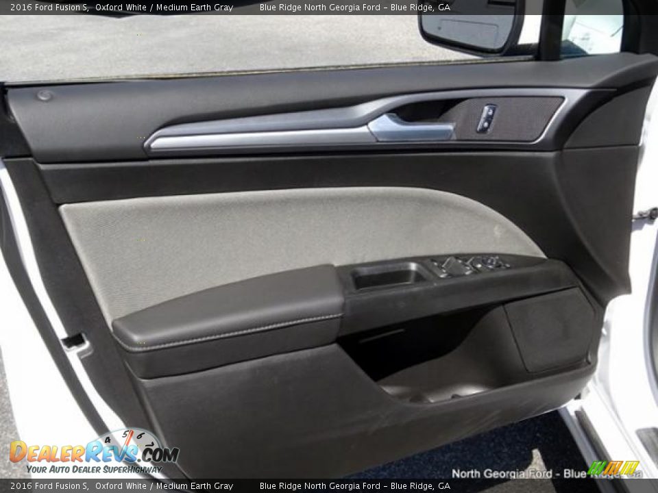 2016 Ford Fusion S Oxford White / Medium Earth Gray Photo #27