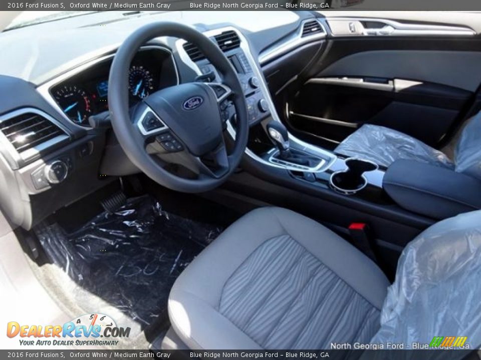2016 Ford Fusion S Oxford White / Medium Earth Gray Photo #28