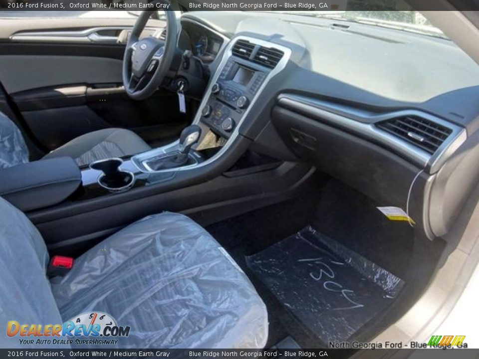 2016 Ford Fusion S Oxford White / Medium Earth Gray Photo #29