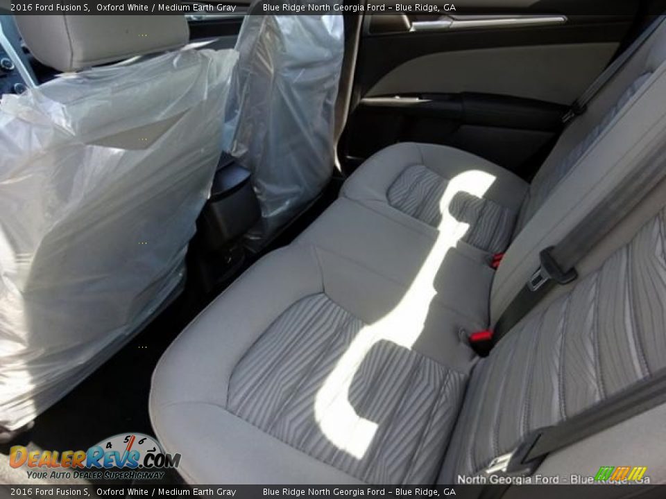 2016 Ford Fusion S Oxford White / Medium Earth Gray Photo #30