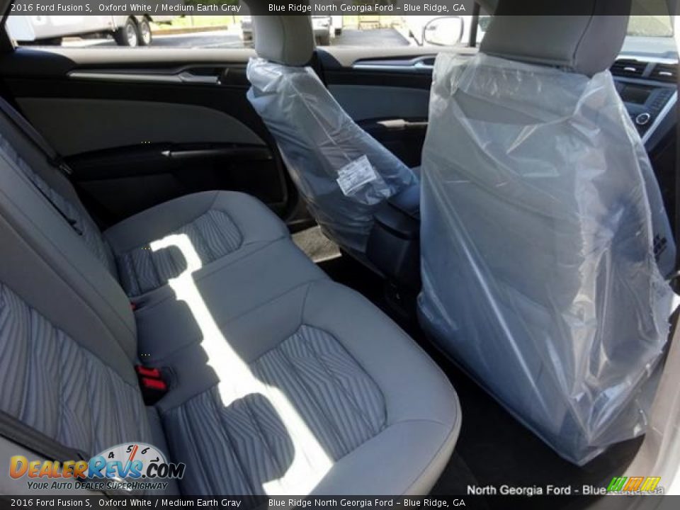 2016 Ford Fusion S Oxford White / Medium Earth Gray Photo #31