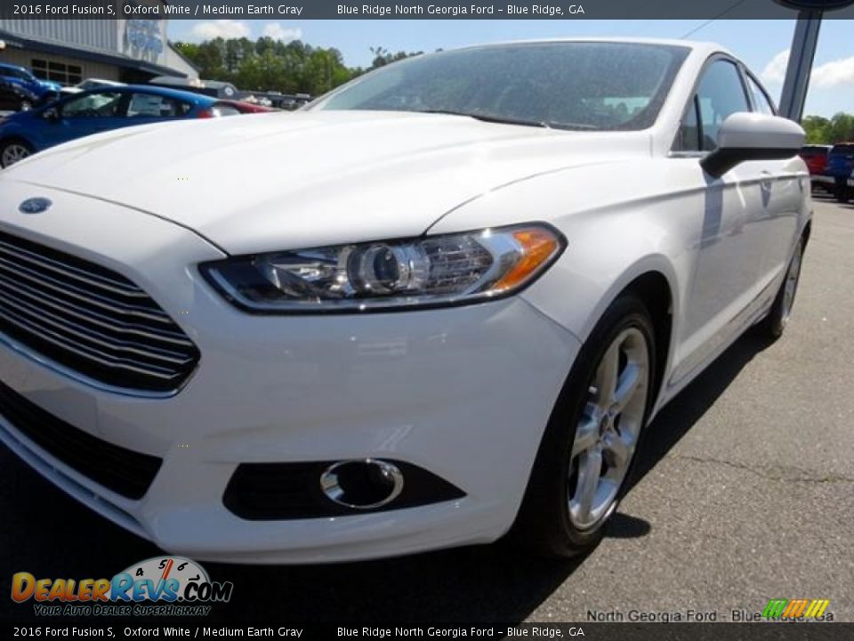 2016 Ford Fusion S Oxford White / Medium Earth Gray Photo #32