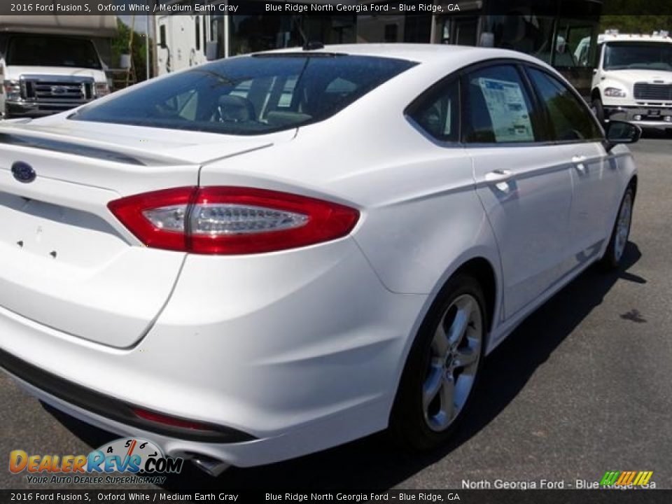 2016 Ford Fusion S Oxford White / Medium Earth Gray Photo #34