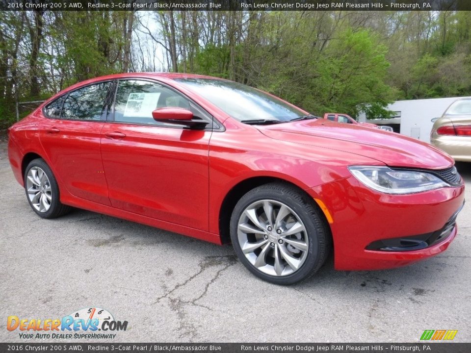 Front 3/4 View of 2016 Chrysler 200 S AWD Photo #7