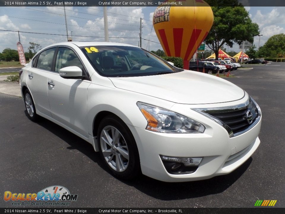 2014 Nissan Altima 2.5 SV Pearl White / Beige Photo #10