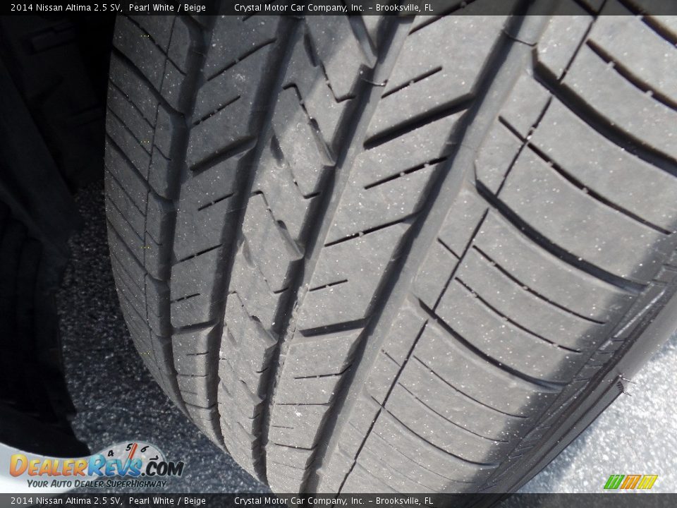 2014 Nissan Altima 2.5 SV Pearl White / Beige Photo #15