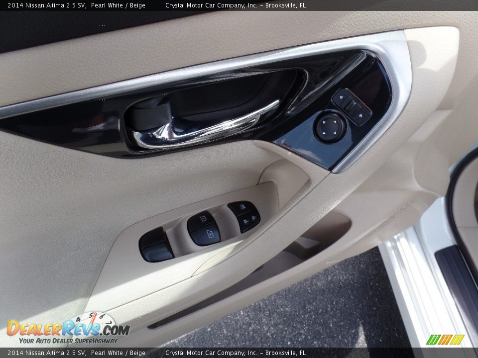 2014 Nissan Altima 2.5 SV Pearl White / Beige Photo #17