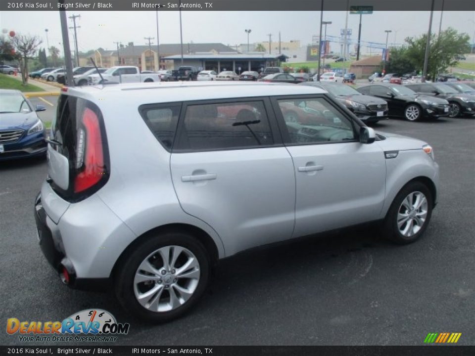 2016 Kia Soul ! Bright Silver / Black Photo #3