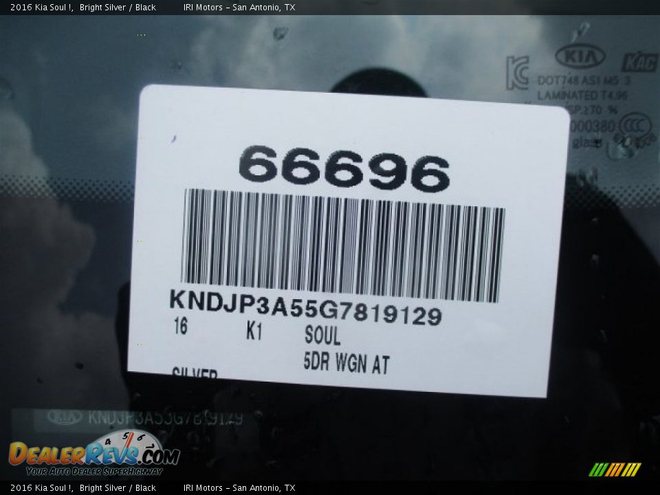 2016 Kia Soul ! Bright Silver / Black Photo #7