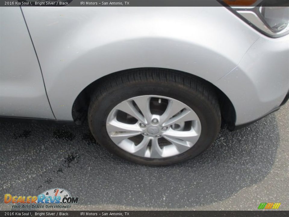 2016 Kia Soul ! Bright Silver / Black Photo #8
