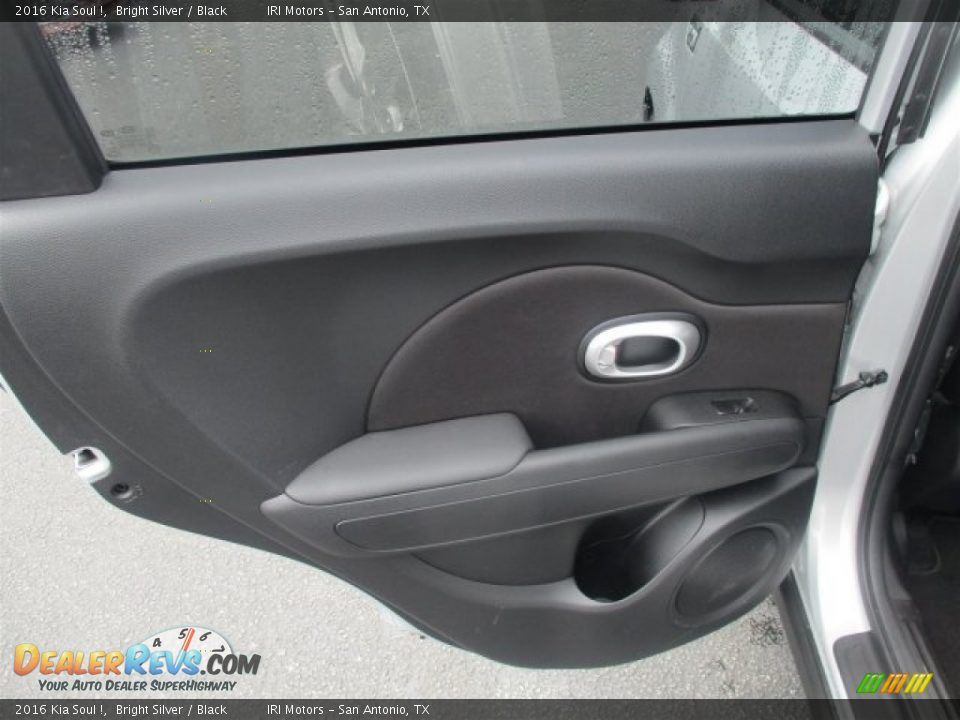 2016 Kia Soul ! Bright Silver / Black Photo #9