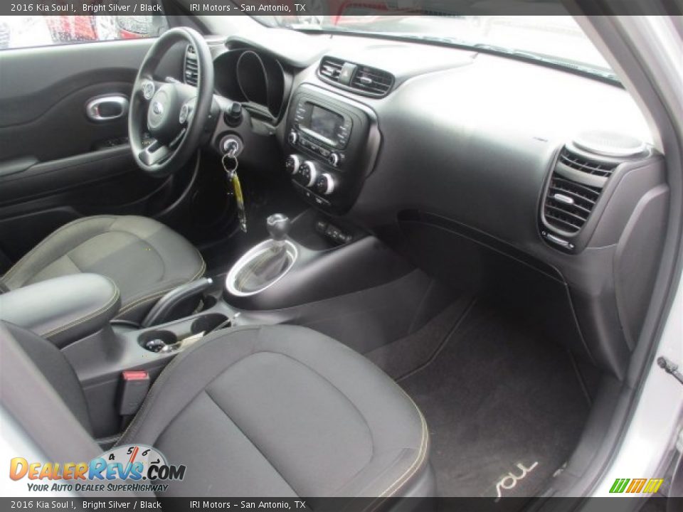 2016 Kia Soul ! Bright Silver / Black Photo #11