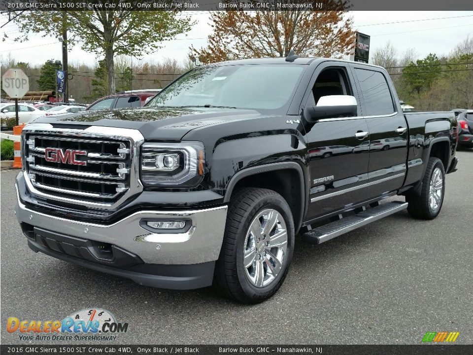 Front 3/4 View of 2016 GMC Sierra 1500 SLT Crew Cab 4WD Photo #1