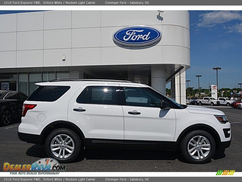 2016 Ford Explorer FWD Oxford White / Medium Light Camel Photo #2