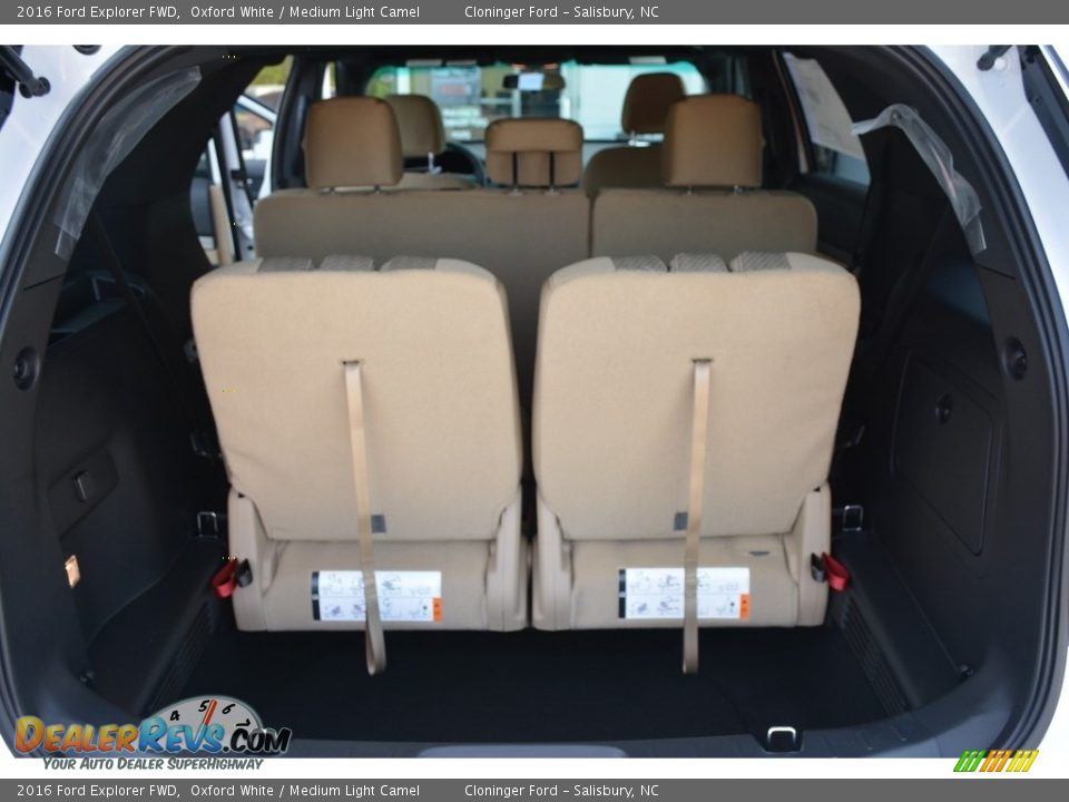 2016 Ford Explorer FWD Oxford White / Medium Light Camel Photo #9