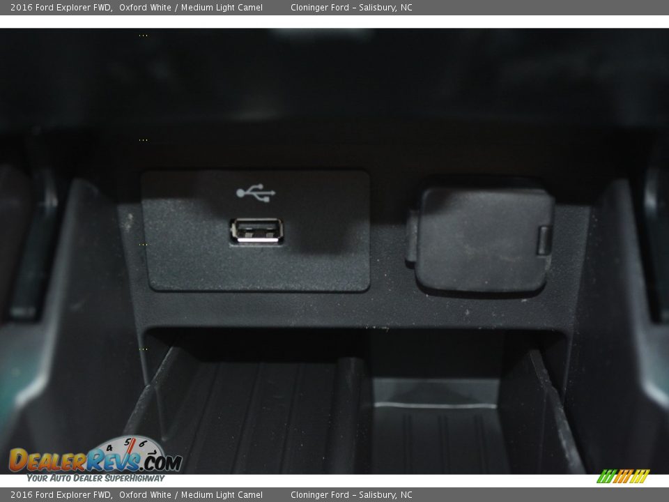 2016 Ford Explorer FWD Oxford White / Medium Light Camel Photo #13