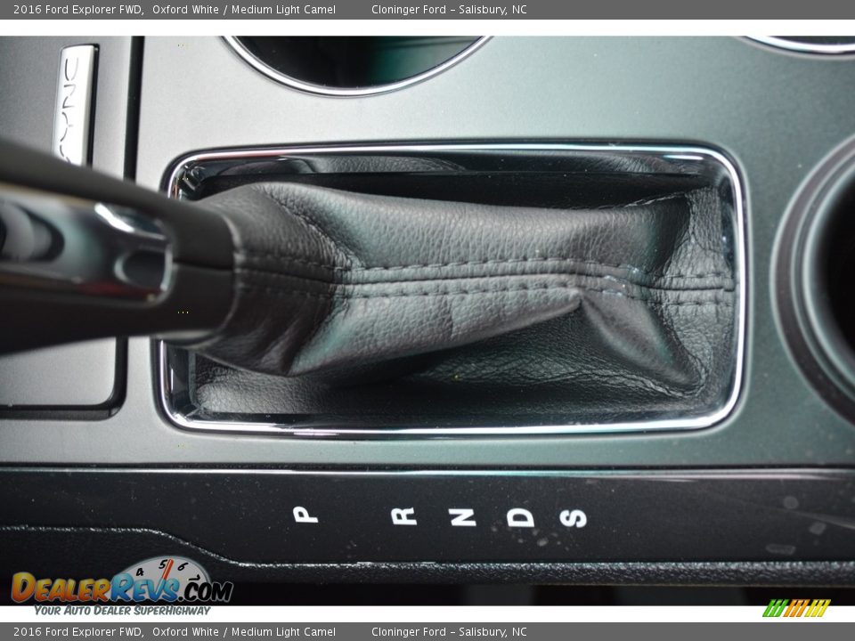 2016 Ford Explorer FWD Oxford White / Medium Light Camel Photo #14