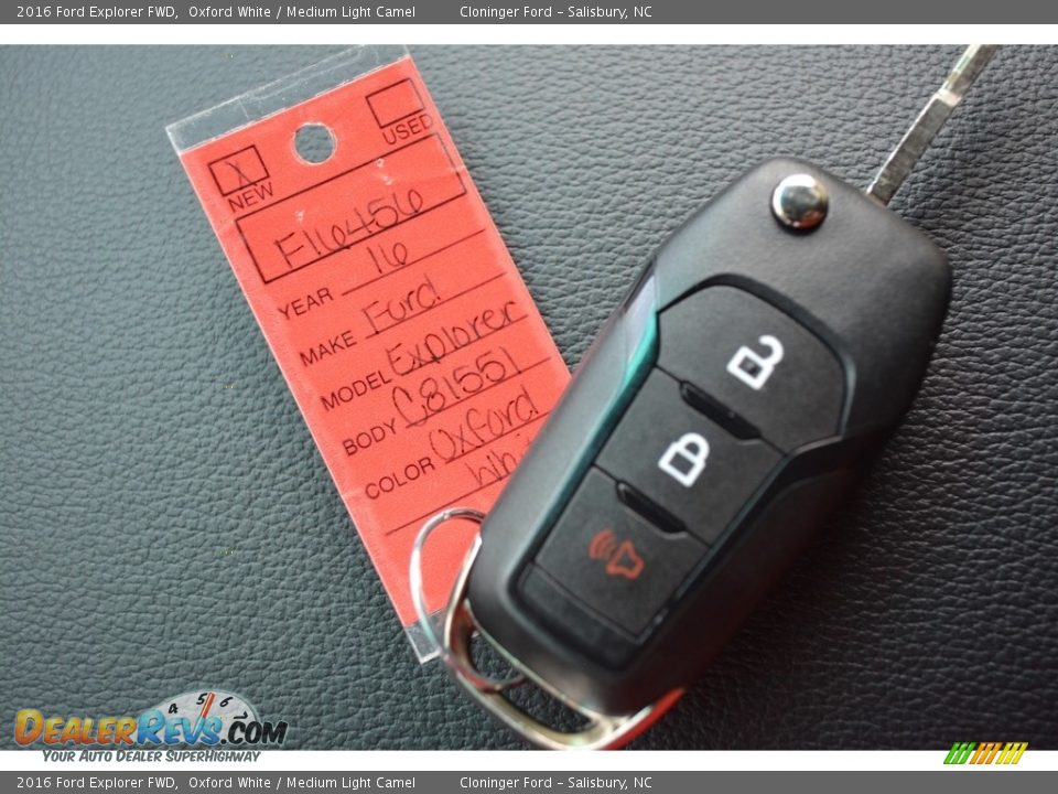 2016 Ford Explorer FWD Oxford White / Medium Light Camel Photo #17