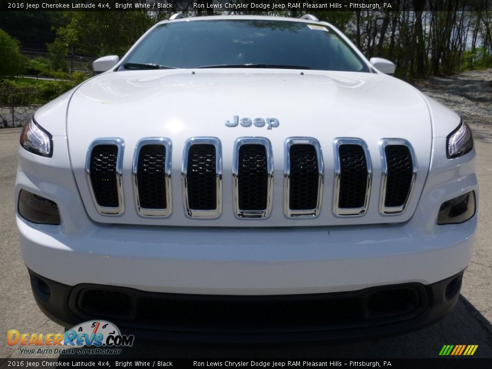 2016 Jeep Cherokee Latitude 4x4 Bright White / Black Photo #9