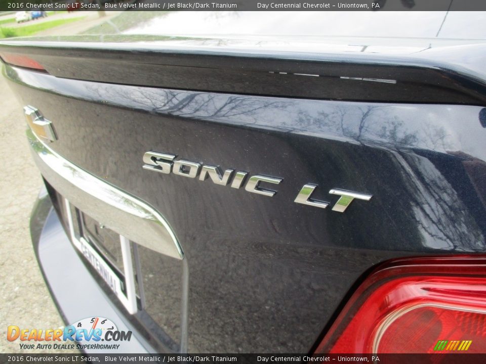 2016 Chevrolet Sonic LT Sedan Blue Velvet Metallic / Jet Black/Dark Titanium Photo #7