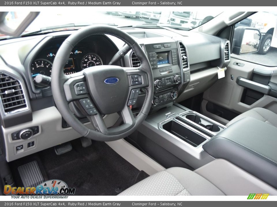 Medium Earth Gray Interior - 2016 Ford F150 XLT SuperCab 4x4 Photo #7