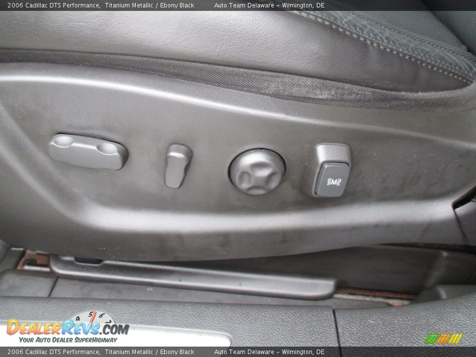 2006 Cadillac DTS Performance Titanium Metallic / Ebony Black Photo #29