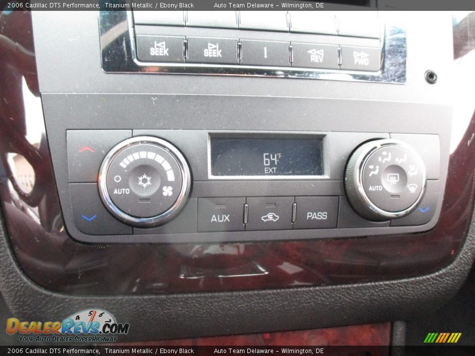 2006 Cadillac DTS Performance Titanium Metallic / Ebony Black Photo #36