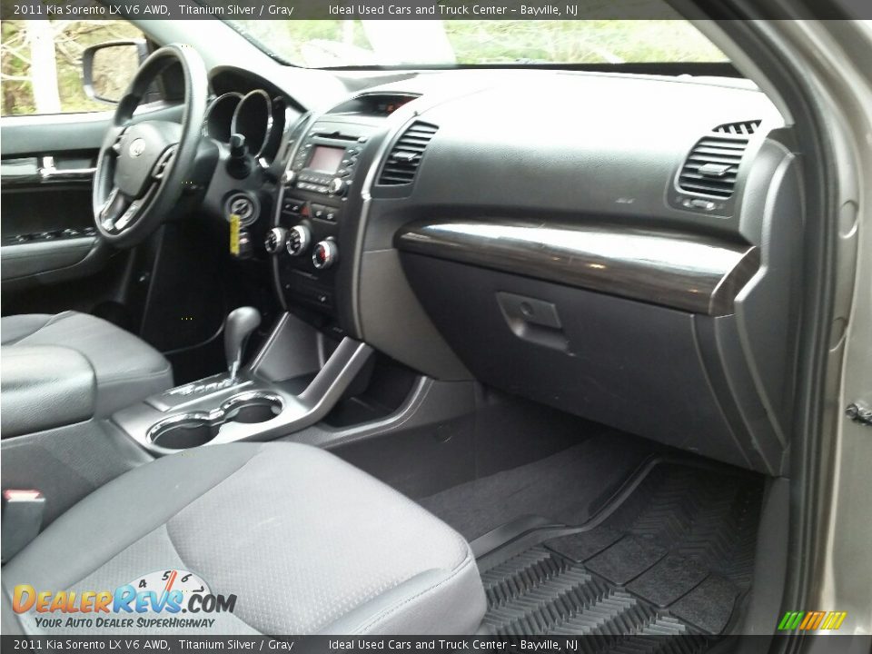 2011 Kia Sorento LX V6 AWD Titanium Silver / Gray Photo #9