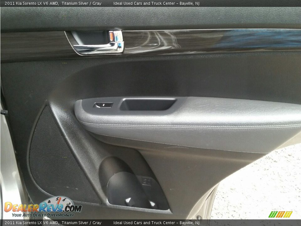 2011 Kia Sorento LX V6 AWD Titanium Silver / Gray Photo #11