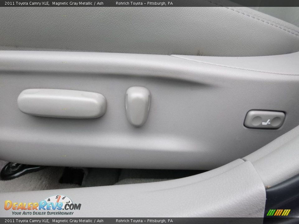 2011 Toyota Camry XLE Magnetic Gray Metallic / Ash Photo #18