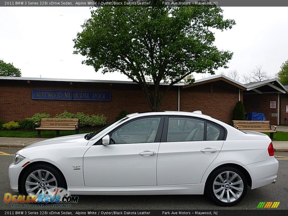 2011 BMW 3 Series 328i xDrive Sedan Alpine White / Oyster/Black Dakota Leather Photo #2