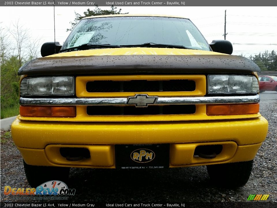 2003 Chevrolet Blazer LS 4x4 Yellow / Medium Gray Photo #2