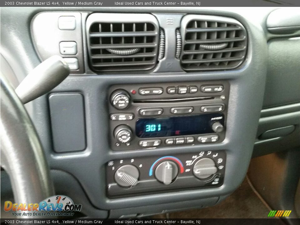 2003 Chevrolet Blazer LS 4x4 Yellow / Medium Gray Photo #17