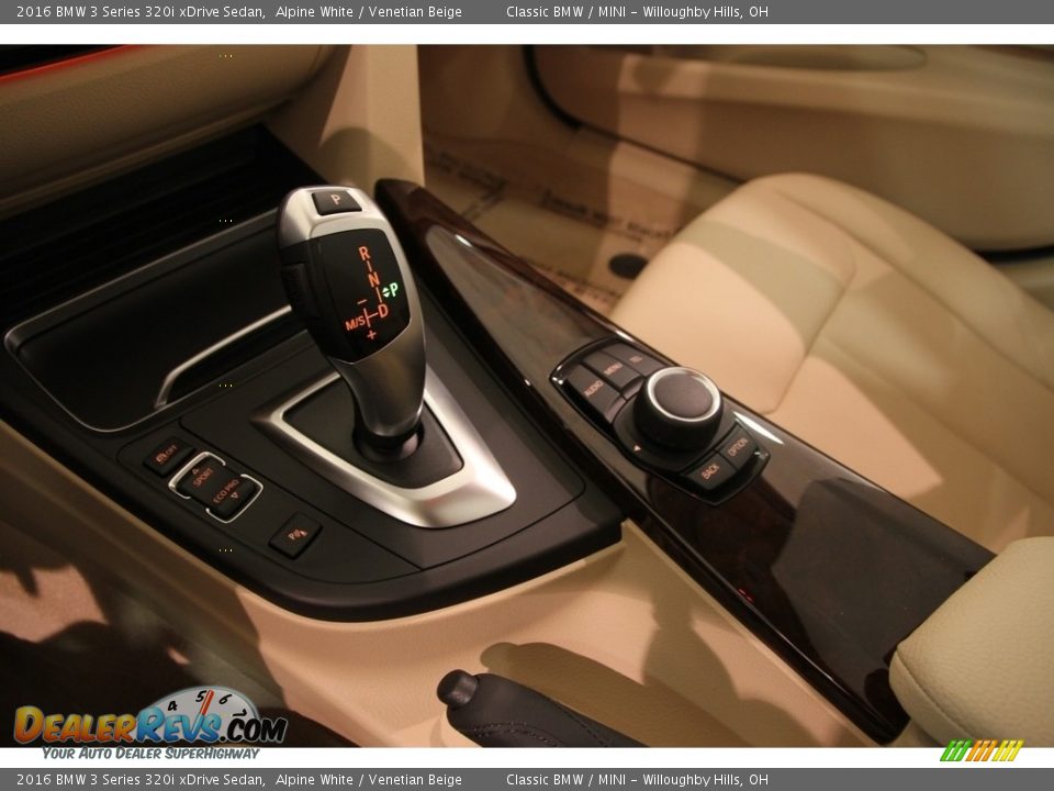 2016 BMW 3 Series 320i xDrive Sedan Alpine White / Venetian Beige Photo #17