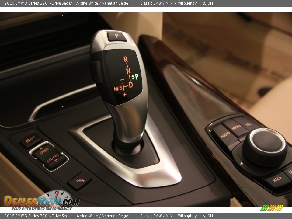 2016 BMW 3 Series 320i xDrive Sedan Alpine White / Venetian Beige Photo #18