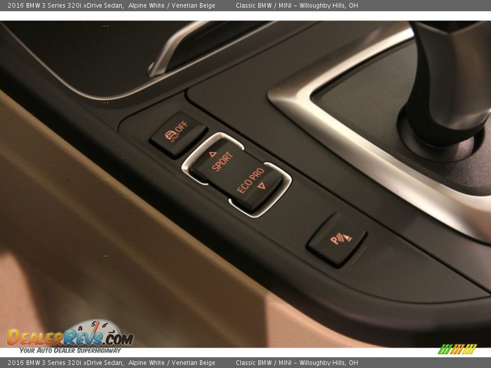 2016 BMW 3 Series 320i xDrive Sedan Alpine White / Venetian Beige Photo #19