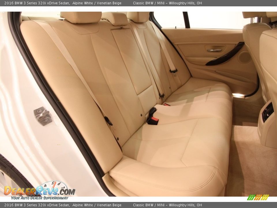 2016 BMW 3 Series 320i xDrive Sedan Alpine White / Venetian Beige Photo #22