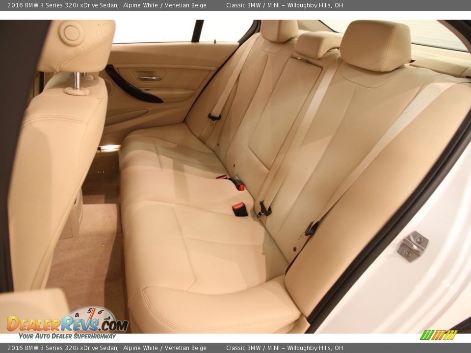 2016 BMW 3 Series 320i xDrive Sedan Alpine White / Venetian Beige Photo #23