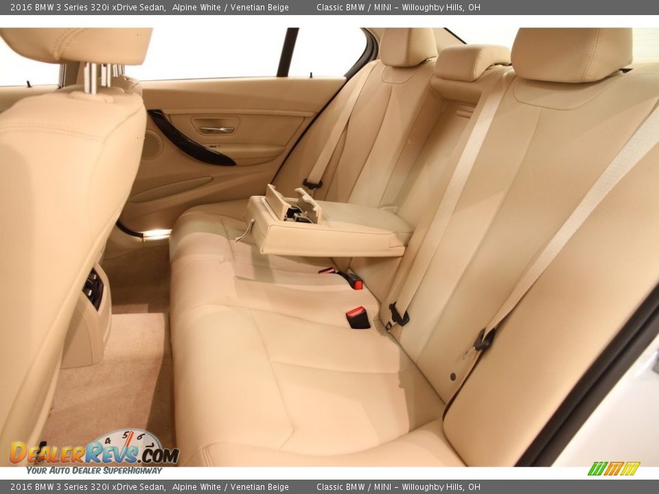 2016 BMW 3 Series 320i xDrive Sedan Alpine White / Venetian Beige Photo #24