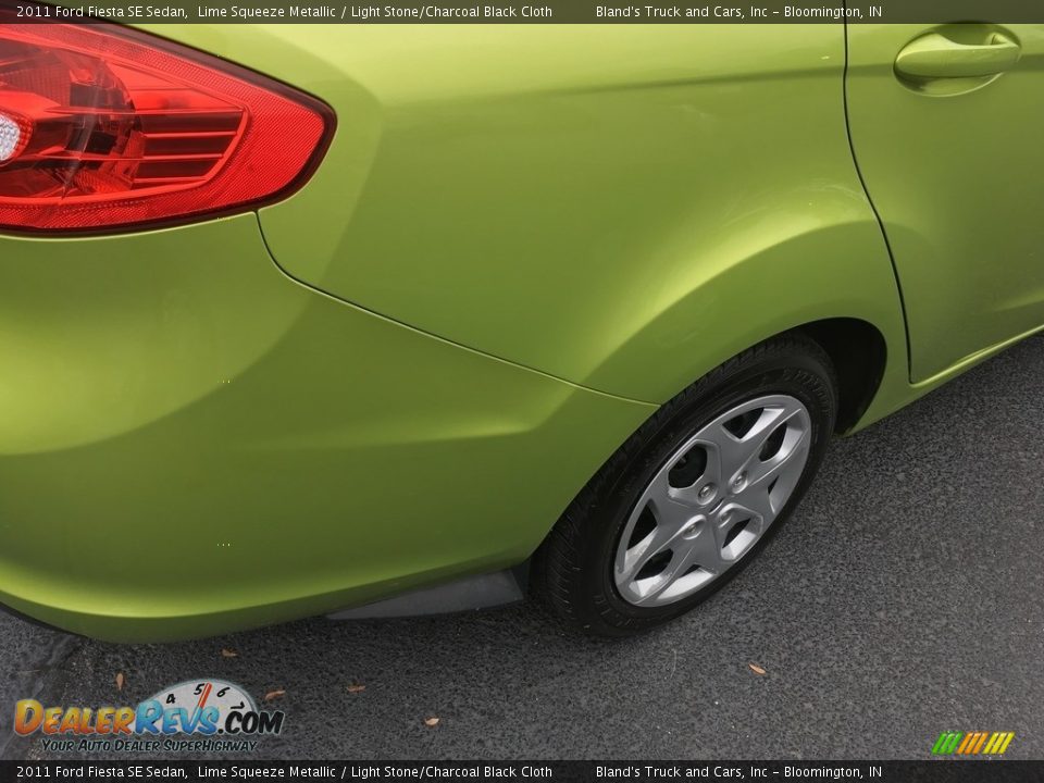 2011 Ford Fiesta SE Sedan Lime Squeeze Metallic / Light Stone/Charcoal Black Cloth Photo #5