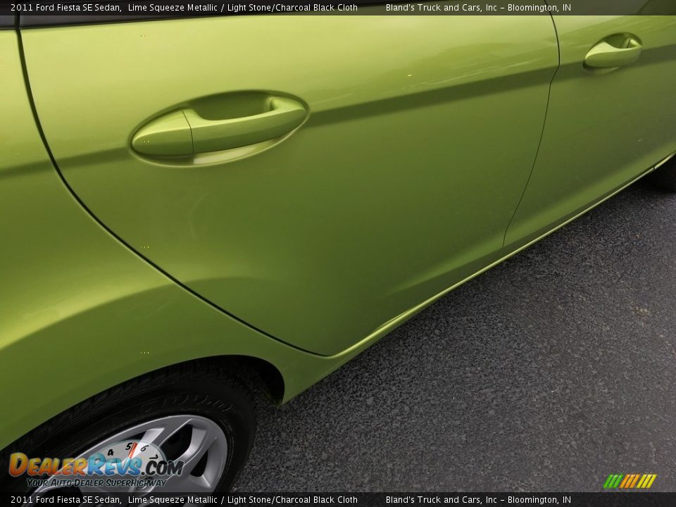 2011 Ford Fiesta SE Sedan Lime Squeeze Metallic / Light Stone/Charcoal Black Cloth Photo #7