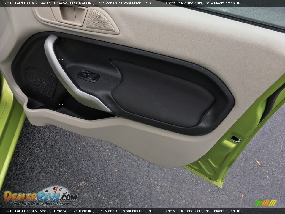 2011 Ford Fiesta SE Sedan Lime Squeeze Metallic / Light Stone/Charcoal Black Cloth Photo #8
