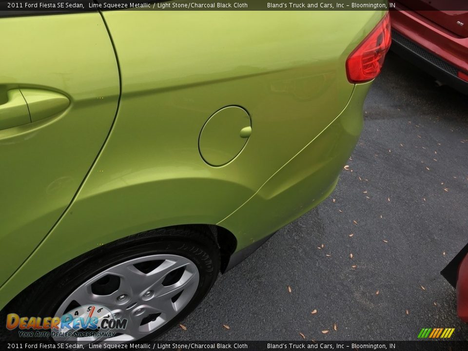 2011 Ford Fiesta SE Sedan Lime Squeeze Metallic / Light Stone/Charcoal Black Cloth Photo #9