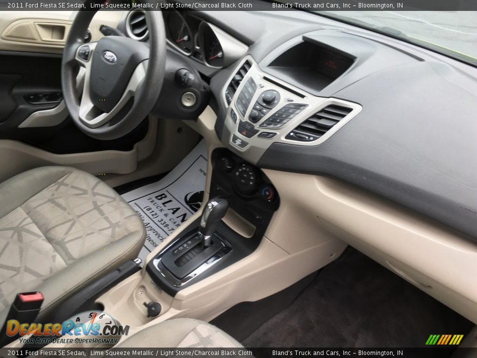2011 Ford Fiesta SE Sedan Lime Squeeze Metallic / Light Stone/Charcoal Black Cloth Photo #12
